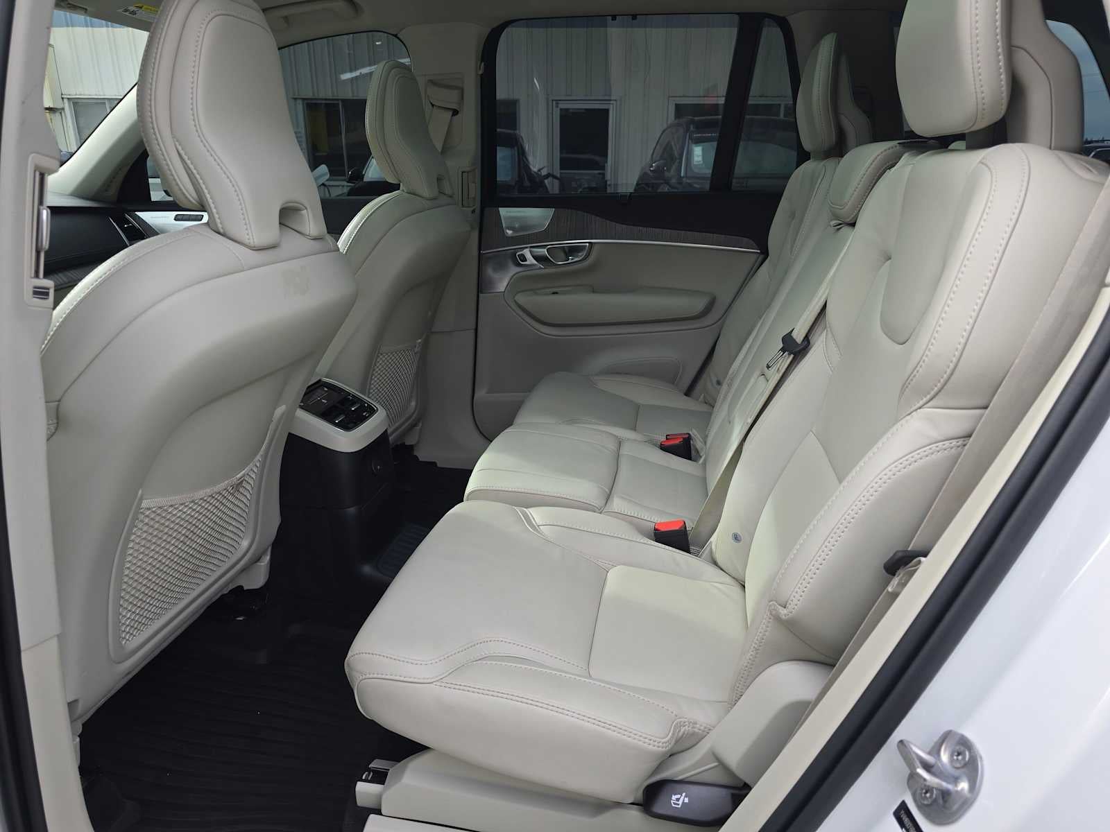 2024 Volvo XC90 Recharge Plug-In Hybrid Ultimate Bright Theme
