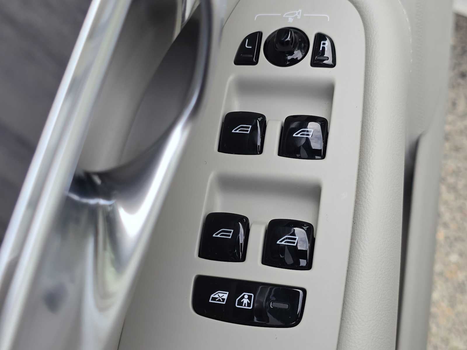 2024 Volvo XC90 Recharge Plug-In Hybrid Ultimate Bright Theme