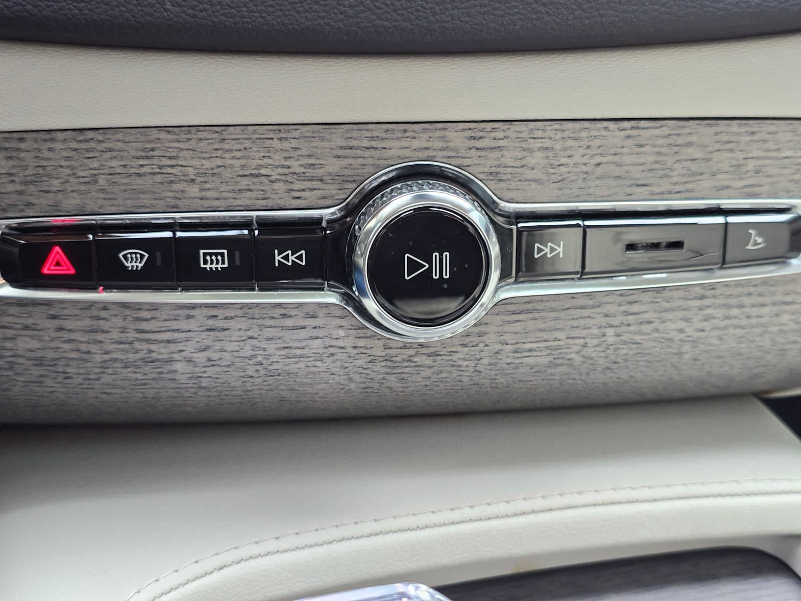 2024 Volvo XC90 Recharge Plug-In Hybrid Ultimate Bright Theme