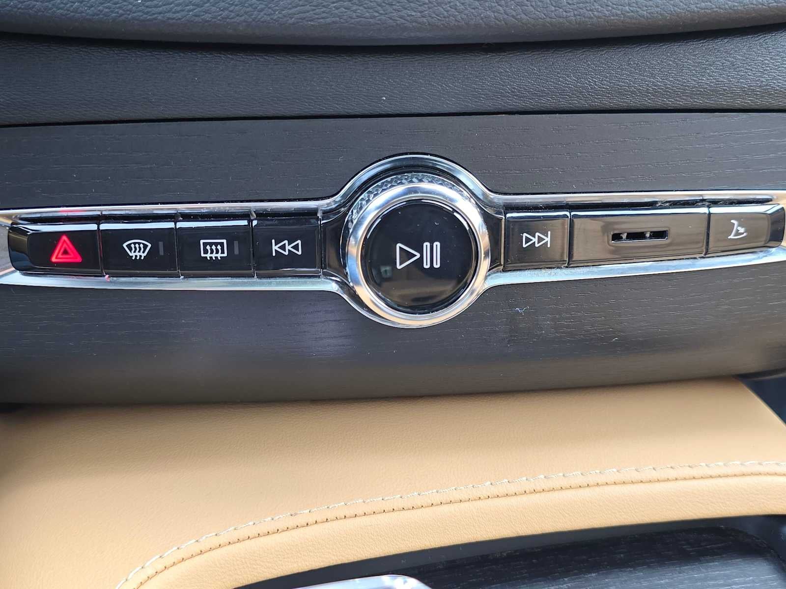 2024 Volvo XC90 Recharge Plug-In Hybrid Ultimate Bright Theme