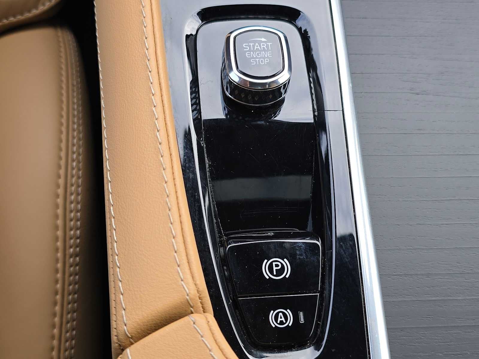 2024 Volvo XC90 Recharge Plug-In Hybrid Ultimate Bright Theme