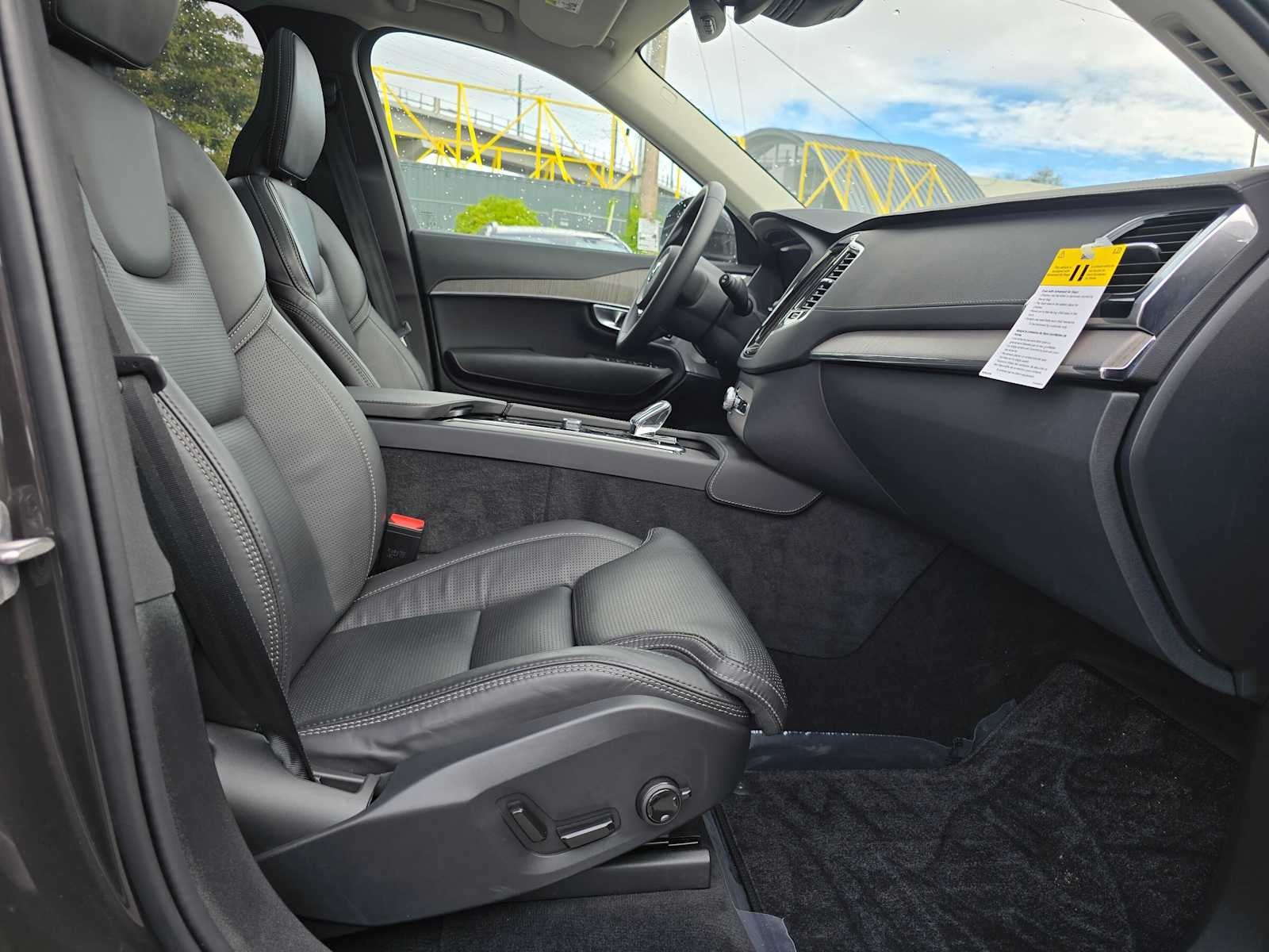 2024 Volvo XC90 Recharge Plug-In Hybrid Ultimate Bright Theme