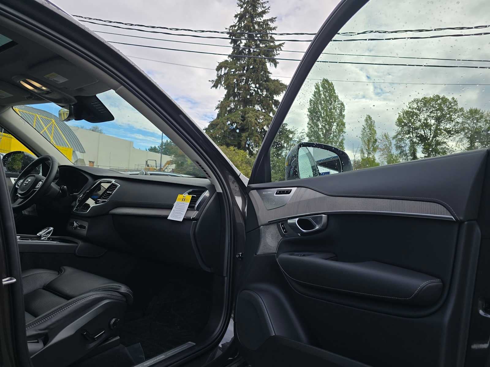 2024 Volvo XC90 Recharge Plug-In Hybrid Ultimate Bright Theme