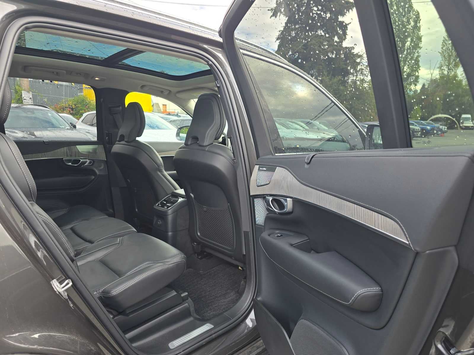 2024 Volvo XC90 Recharge Plug-In Hybrid Ultimate Bright Theme