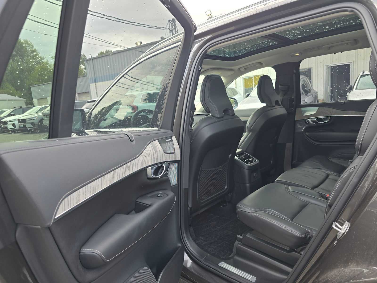 2024 Volvo XC90 Recharge Plug-In Hybrid Ultimate Bright Theme