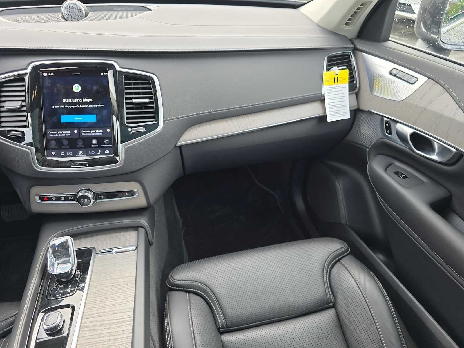 2024 Volvo XC90 Recharge Plug-In Hybrid Ultimate Bright Theme