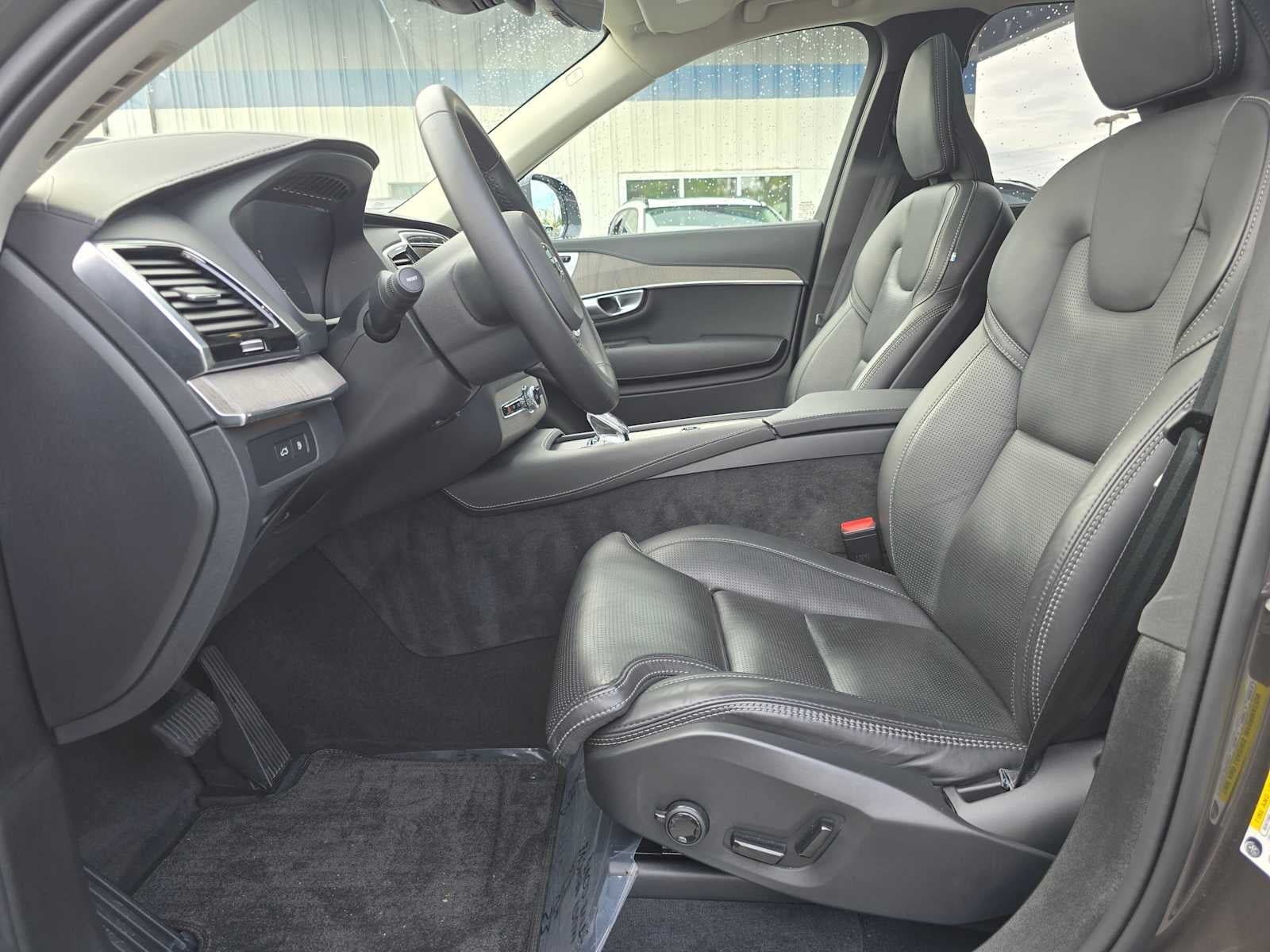 2024 Volvo XC90 Recharge Plug-In Hybrid Ultimate Bright Theme