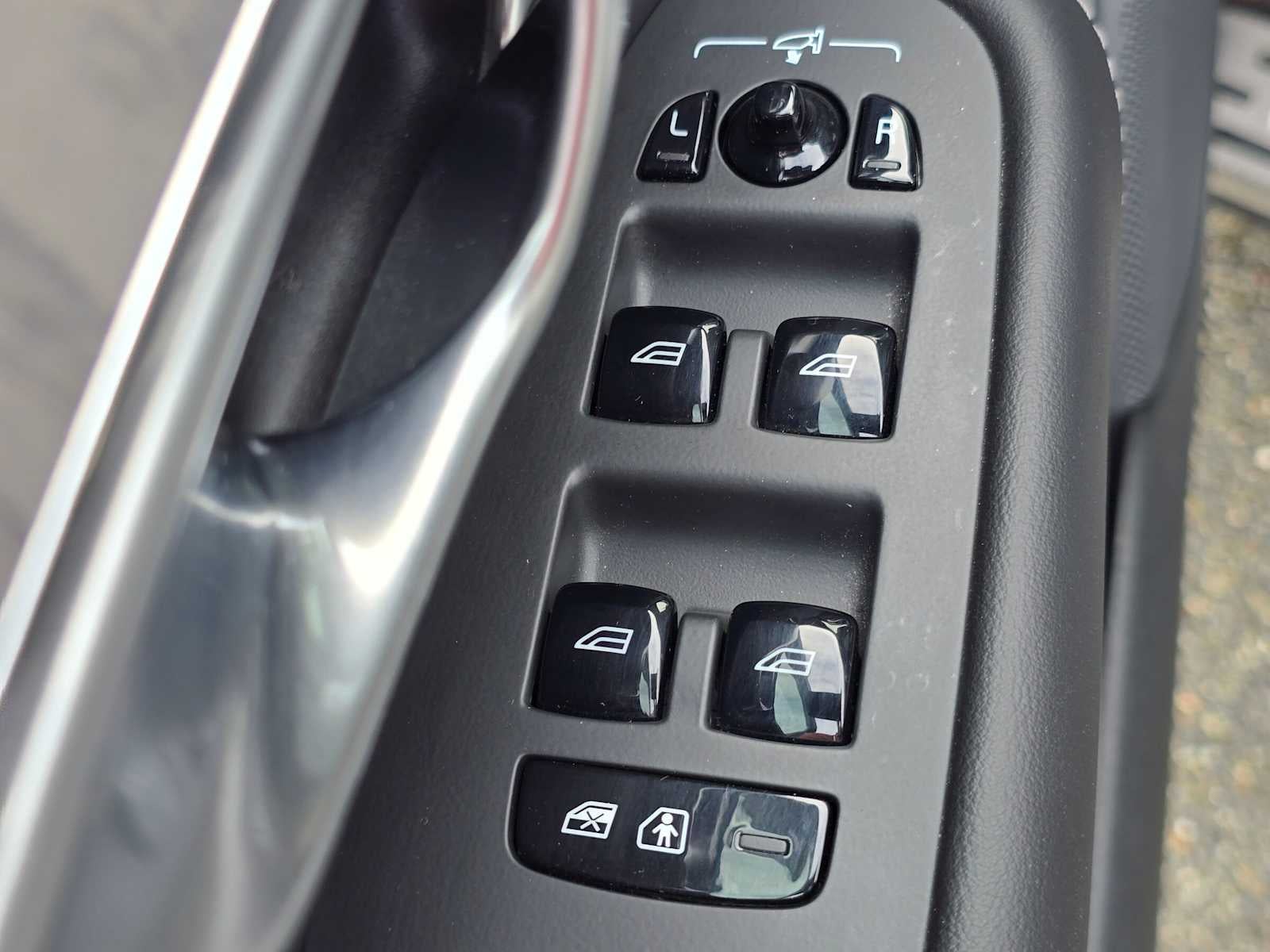 2024 Volvo XC90 Recharge Plug-In Hybrid Ultimate Bright Theme