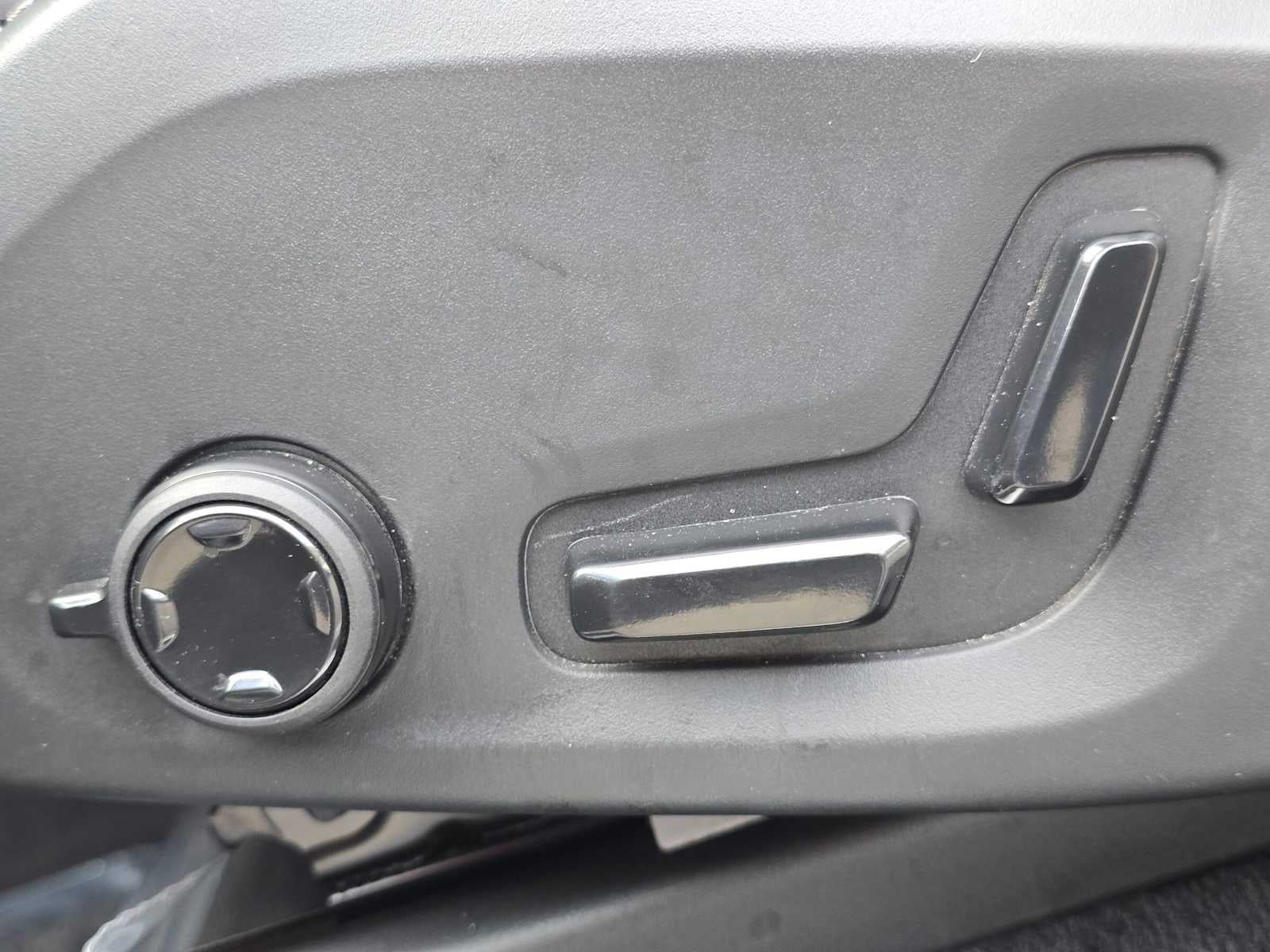 2024 Volvo XC90 Recharge Plug-In Hybrid Ultimate Bright Theme