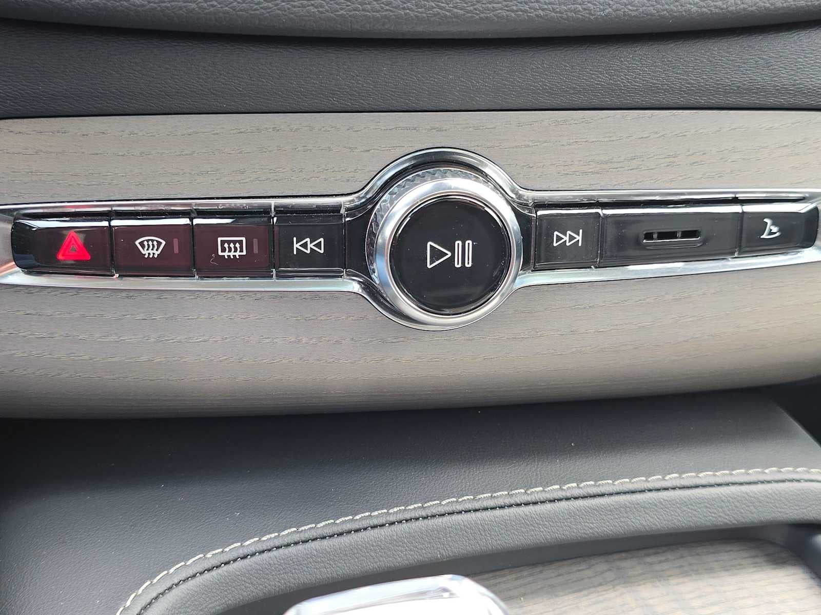 2024 Volvo XC90 Recharge Plug-In Hybrid Ultimate Bright Theme