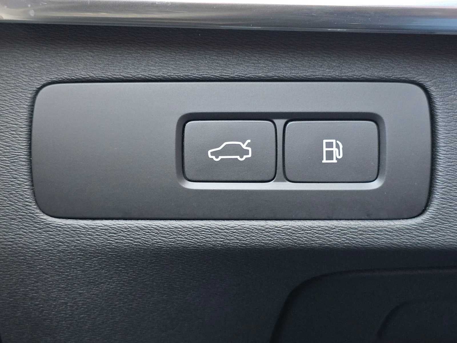 2024 Volvo XC90 Recharge Plug-In Hybrid Ultimate Bright Theme
