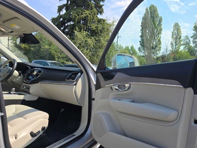2023 Volvo XC90 Recharge Plug-In Hybrid Plus Bright Theme