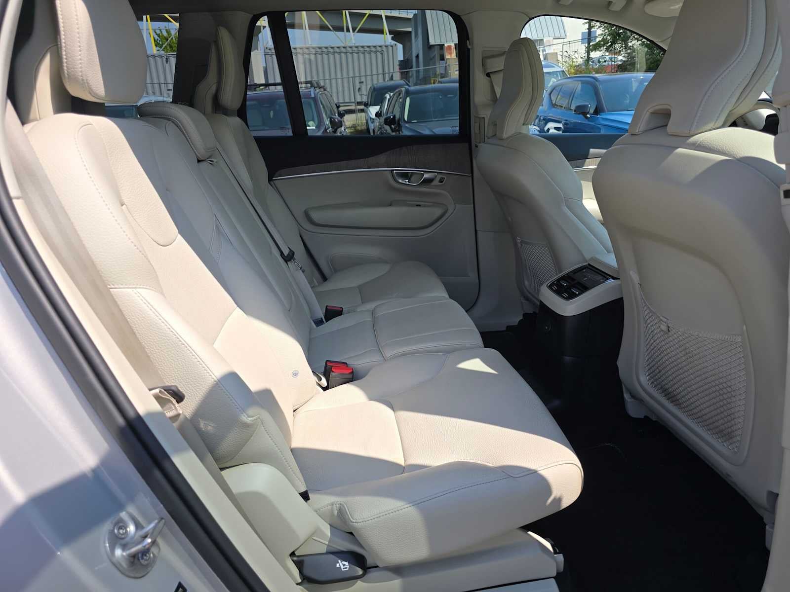 2023 Volvo XC90 Recharge Plug-In Hybrid Plus Bright Theme