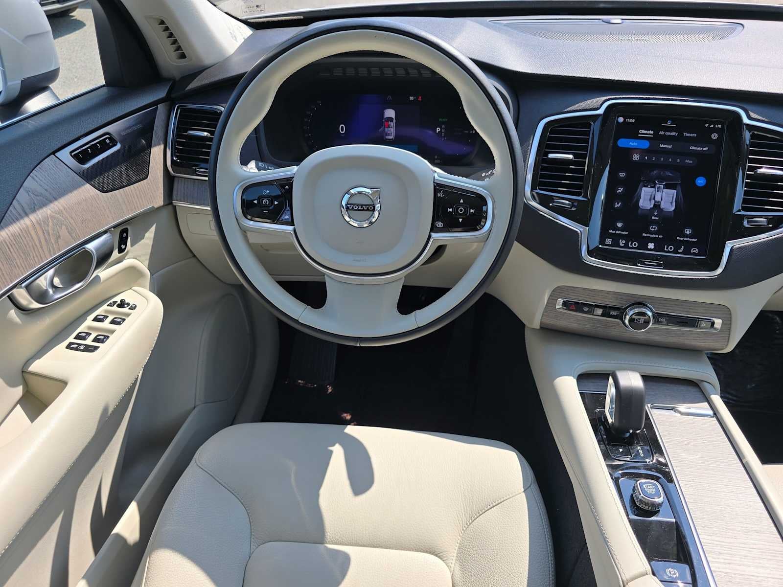 2023 Volvo XC90 Recharge Plug-In Hybrid Plus Bright Theme