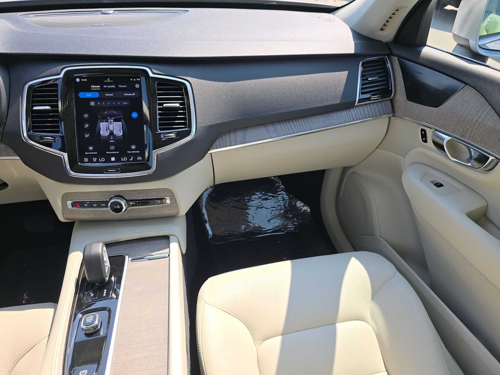 2023 Volvo XC90 Recharge Plug-In Hybrid Plus Bright Theme