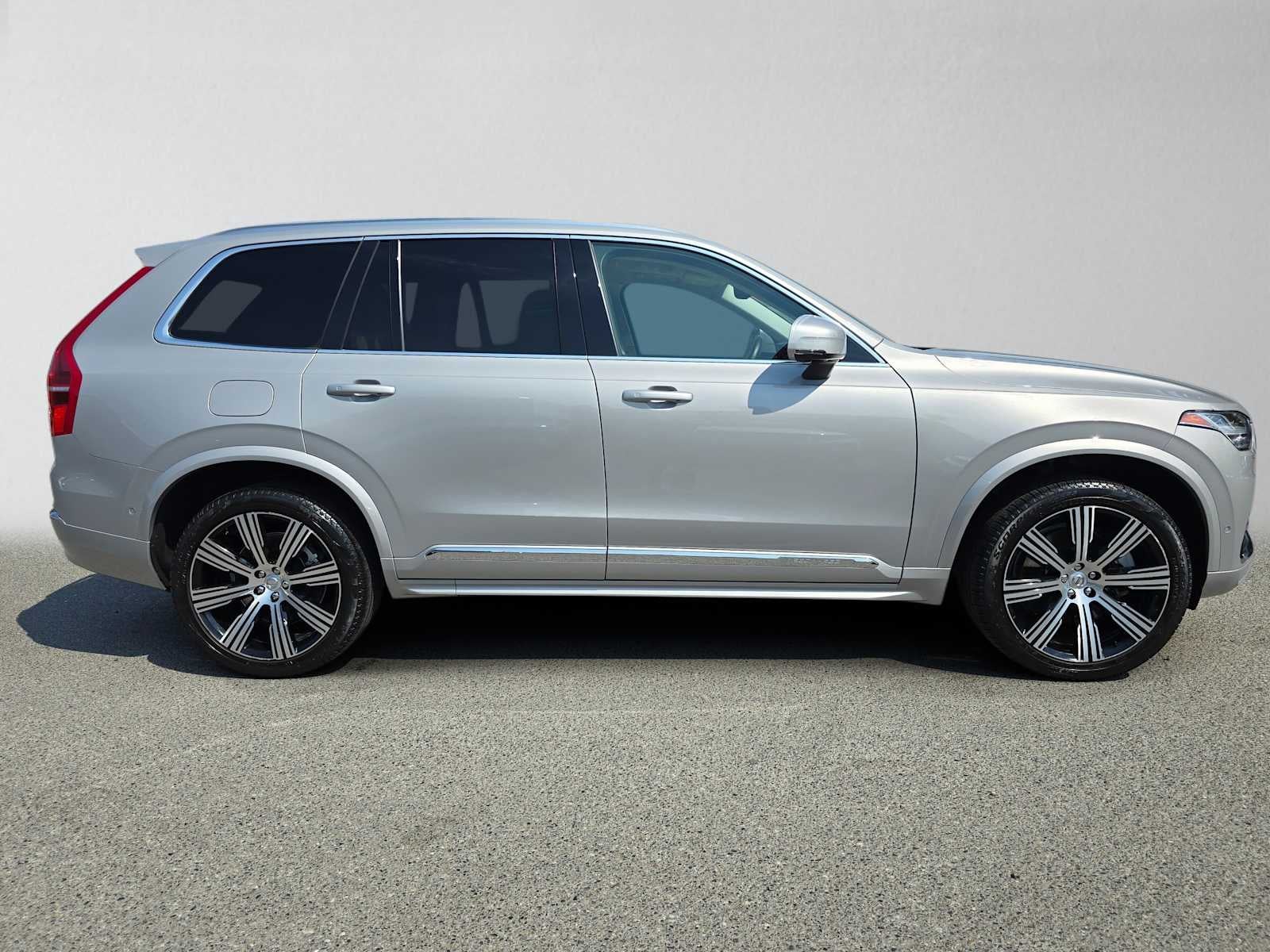 2023 Volvo XC90 Recharge Plug-In Hybrid Plus Bright Theme