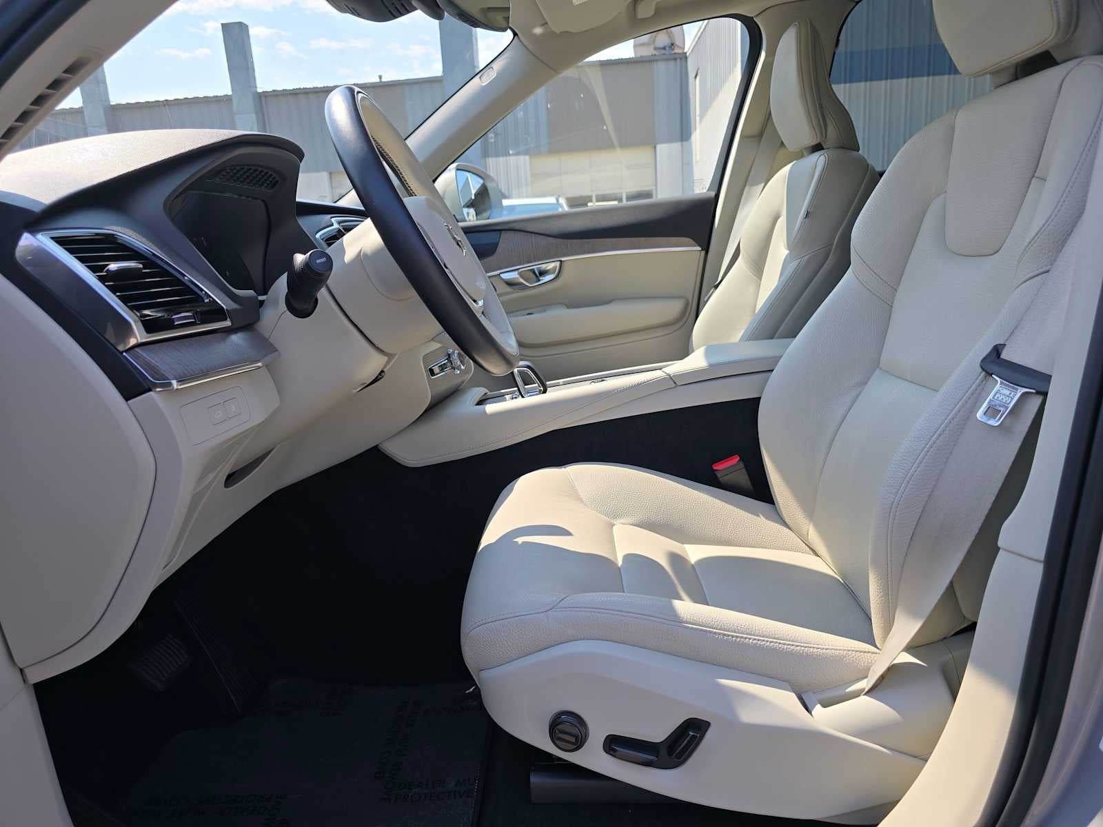 2023 Volvo XC90 Recharge Plug-In Hybrid Plus Bright Theme