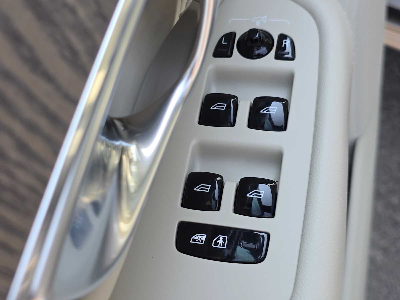 2023 Volvo XC90 Recharge Plug-In Hybrid Plus Bright Theme