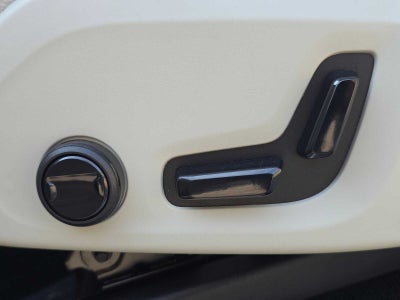 2023 Volvo XC90 Recharge Plug-In Hybrid Plus Bright Theme