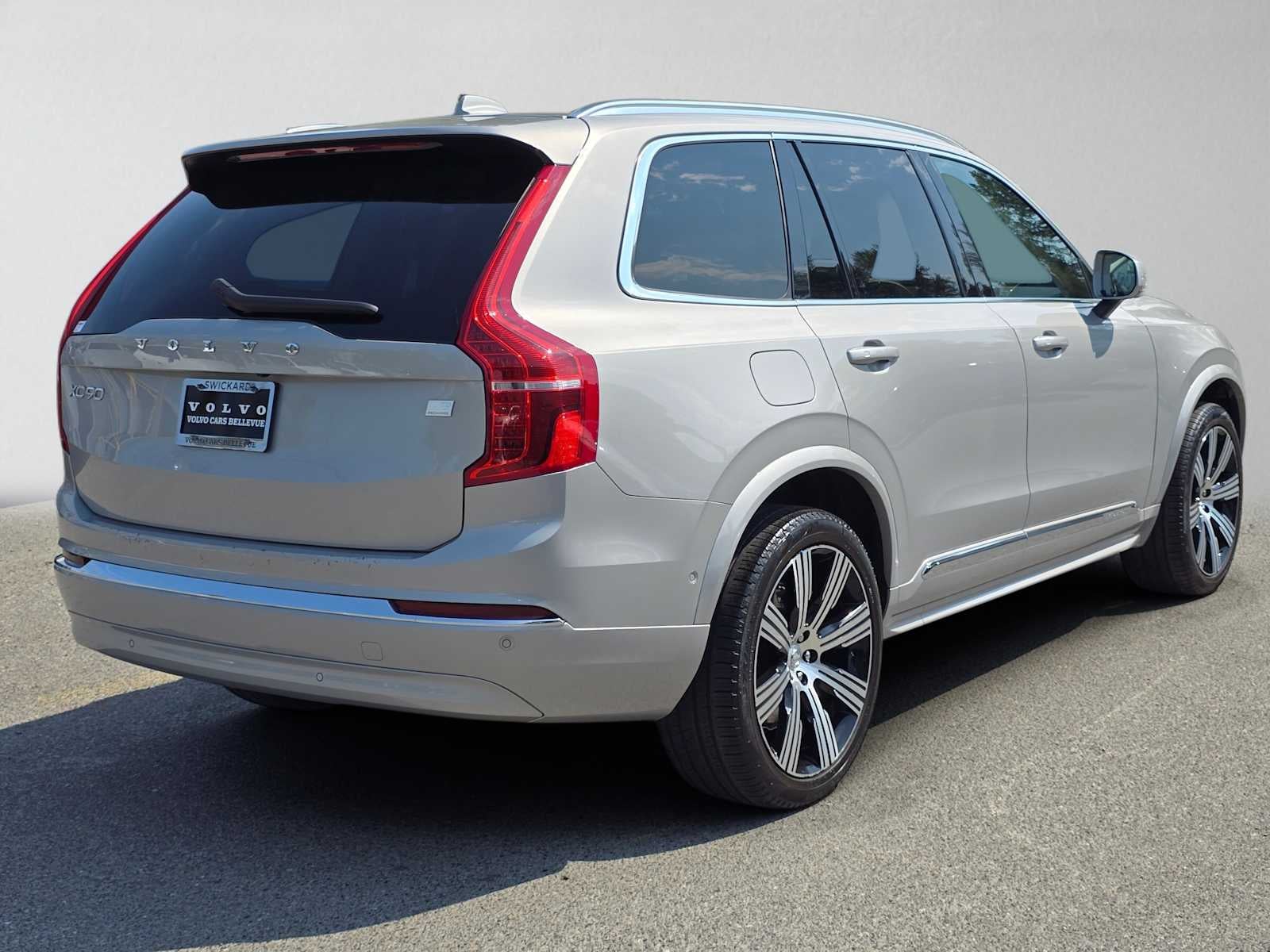 2023 Volvo XC90 Recharge Plug-In Hybrid Plus Bright Theme