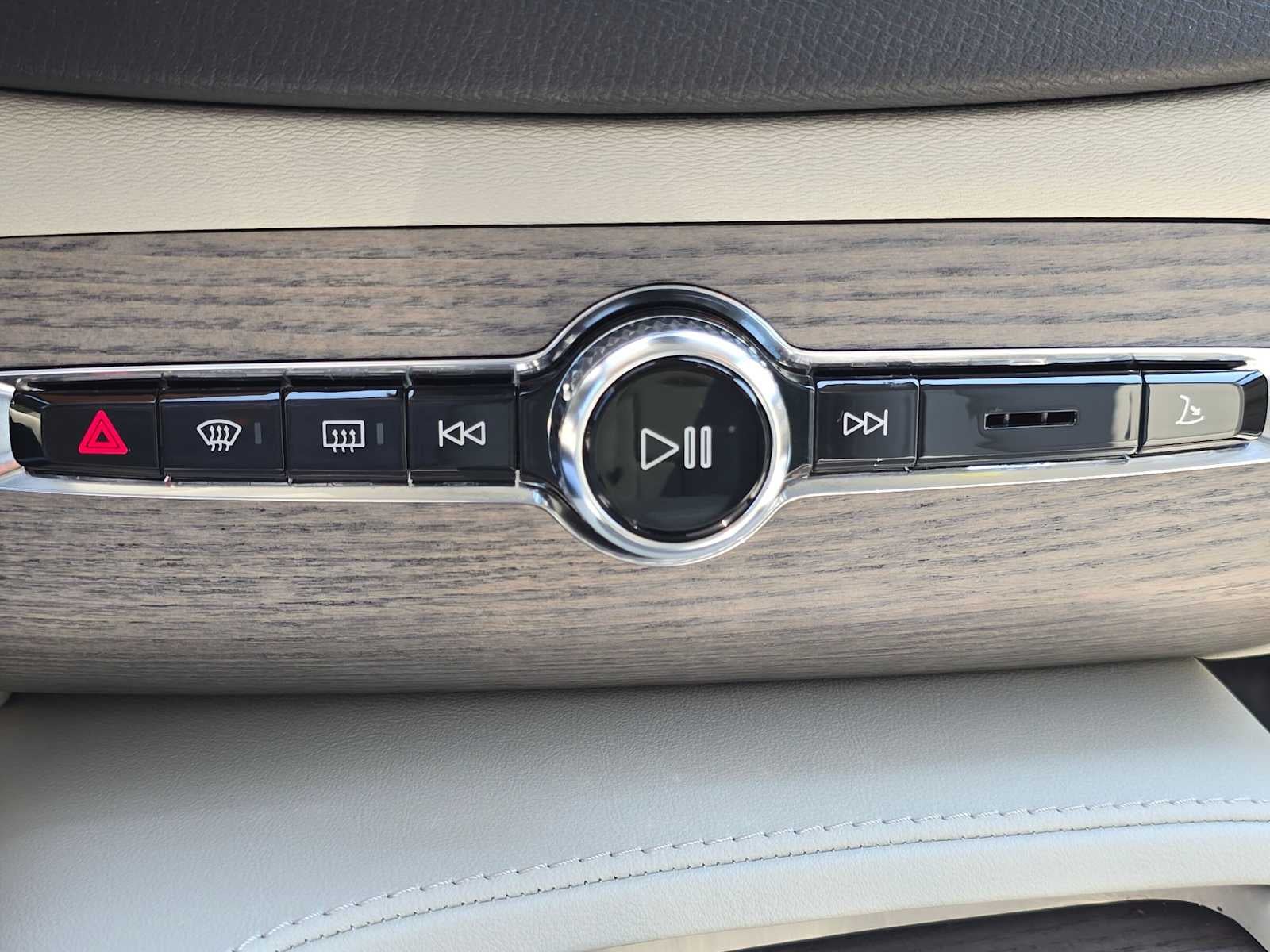 2023 Volvo XC90 Recharge Plug-In Hybrid Plus Bright Theme