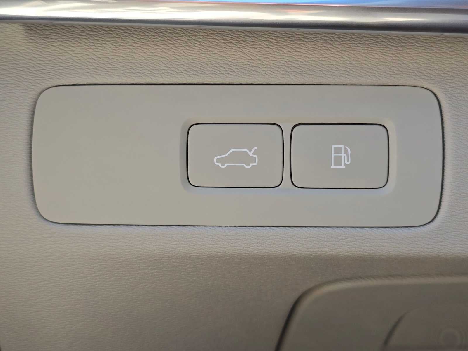 2023 Volvo XC90 Recharge Plug-In Hybrid Plus Bright Theme