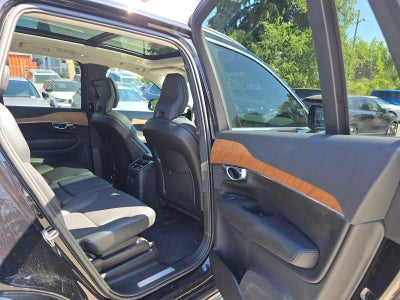 2023 Volvo XC90 Recharge Plug-In Hybrid Plus Bright Theme