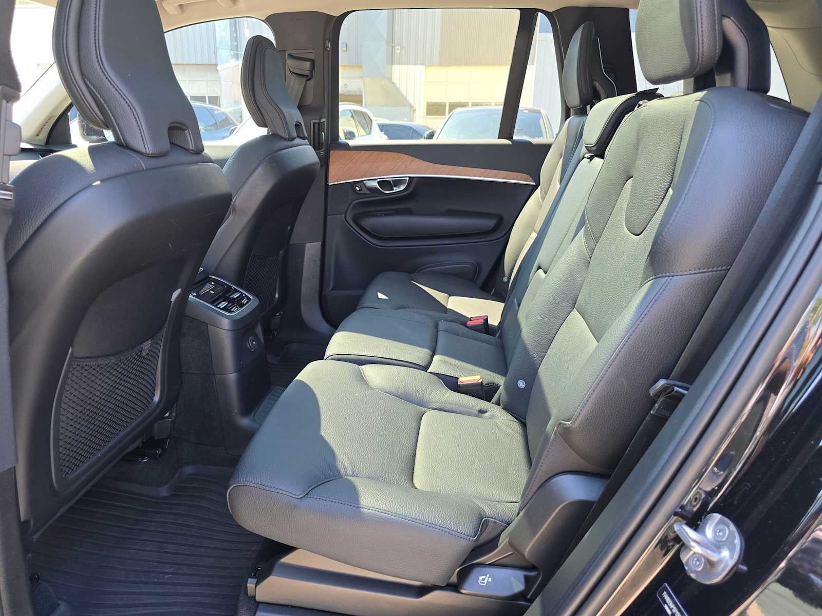 2023 Volvo XC90 Recharge Plug-In Hybrid Plus Bright Theme