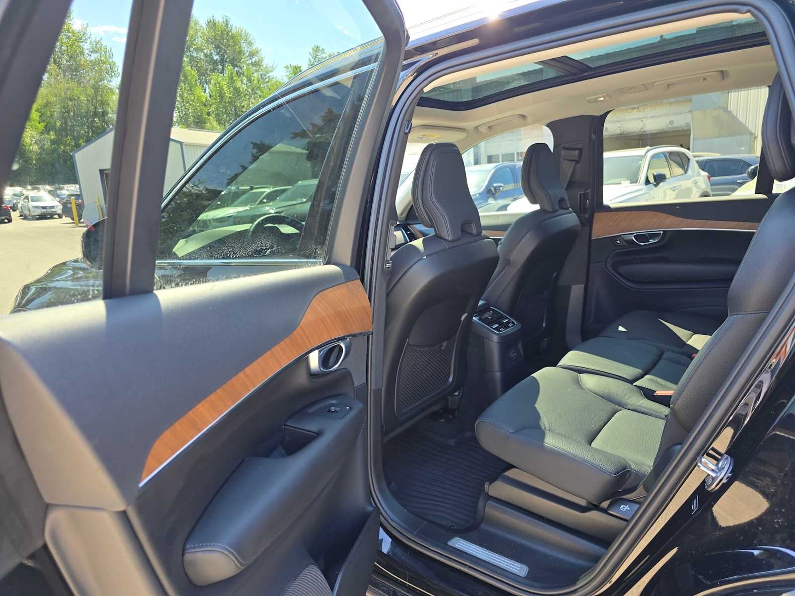 2023 Volvo XC90 Recharge Plug-In Hybrid Plus Bright Theme