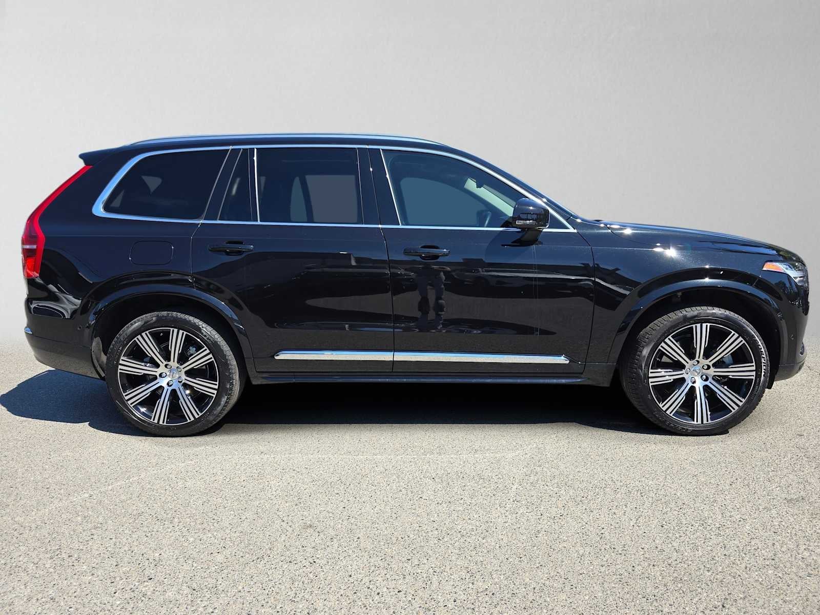 2023 Volvo XC90 Recharge Plug-In Hybrid Plus Bright Theme
