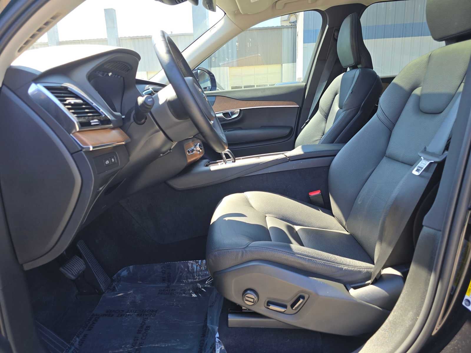 2023 Volvo XC90 Recharge Plug-In Hybrid Plus Bright Theme