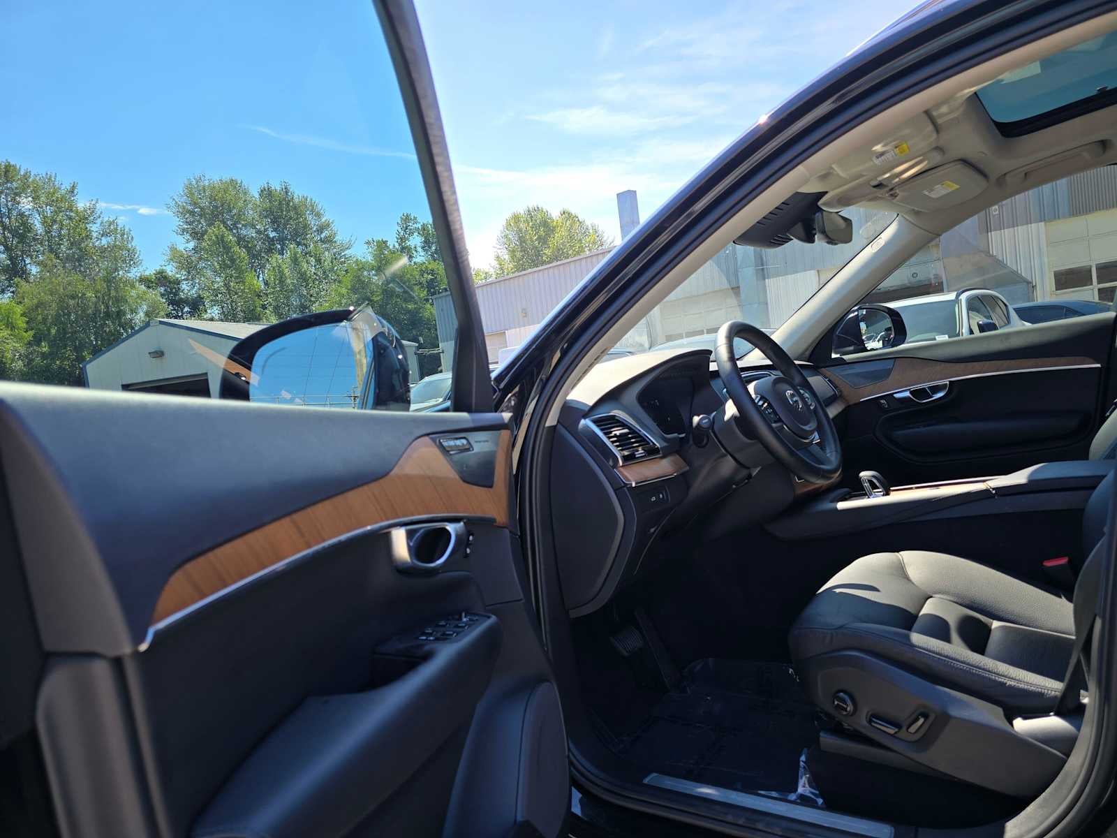 2023 Volvo XC90 Recharge Plug-In Hybrid Plus Bright Theme