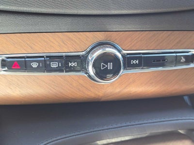 2023 Volvo XC90 Recharge Plug-In Hybrid Plus Bright Theme