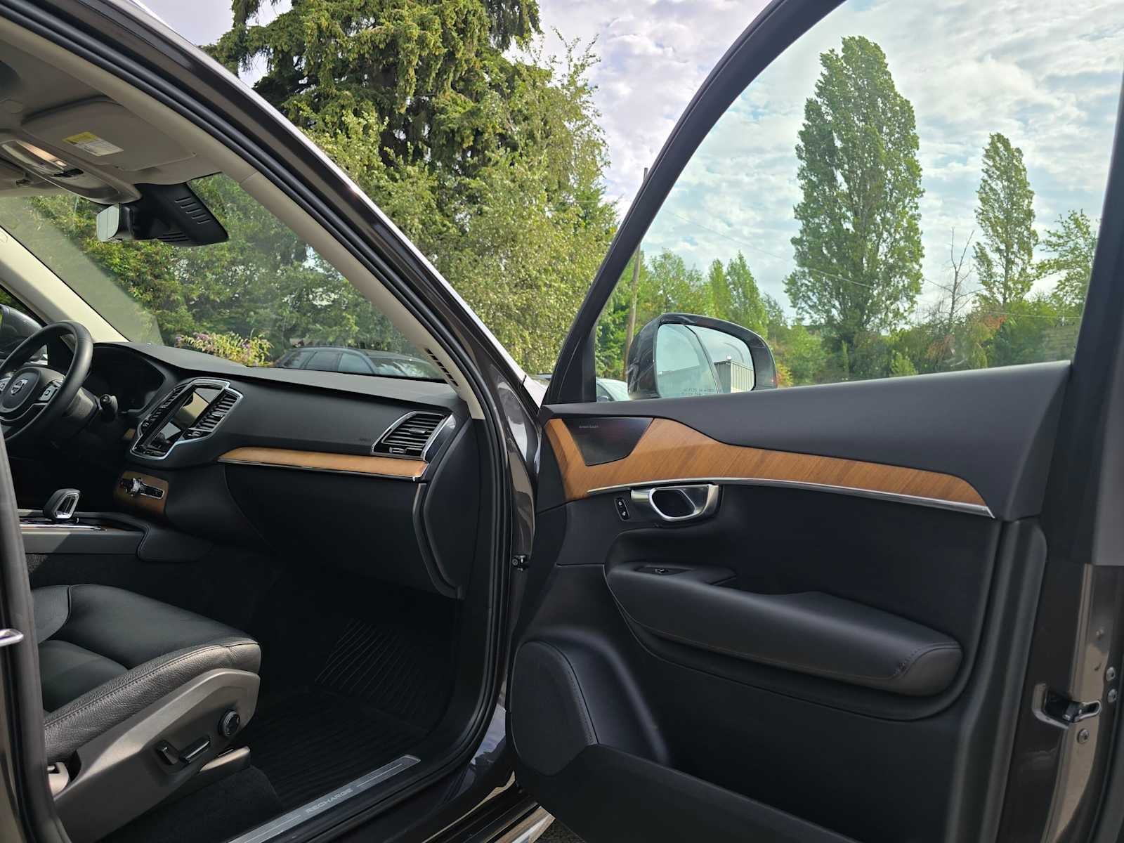 2023 Volvo XC90 Recharge Plug-In Hybrid Plus Bright Theme