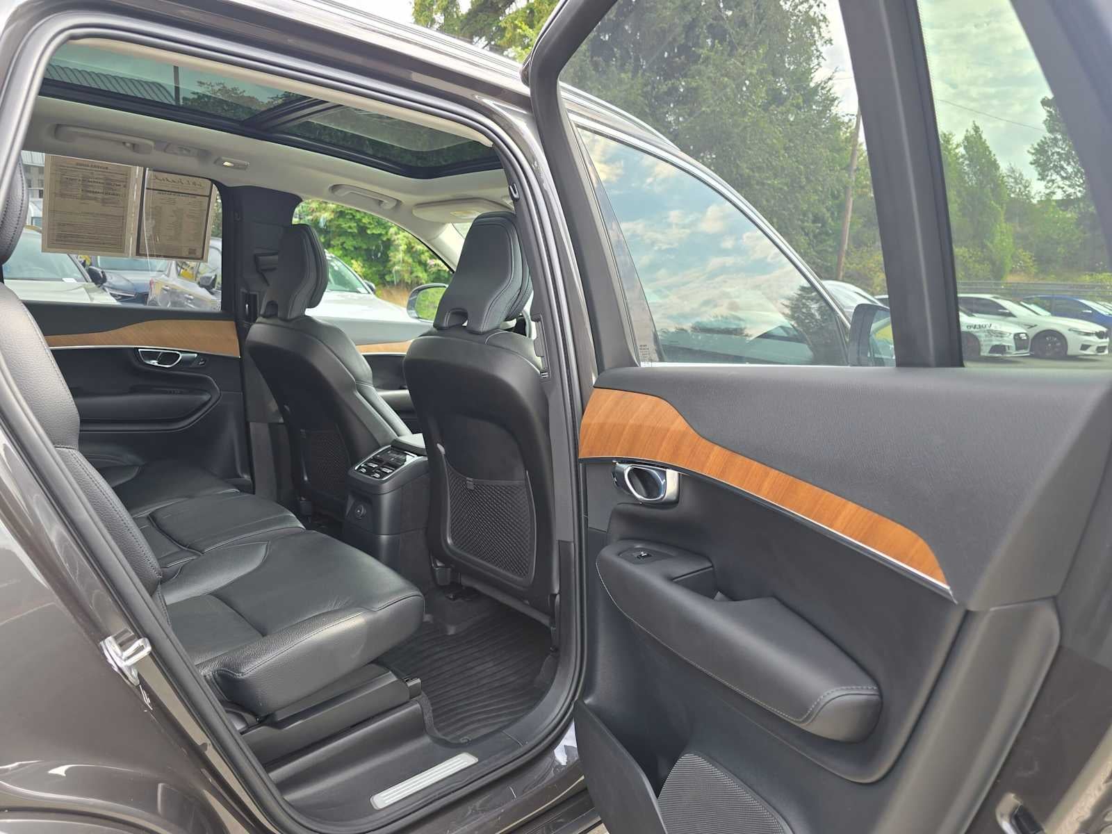 2023 Volvo XC90 Recharge Plug-In Hybrid Plus Bright Theme