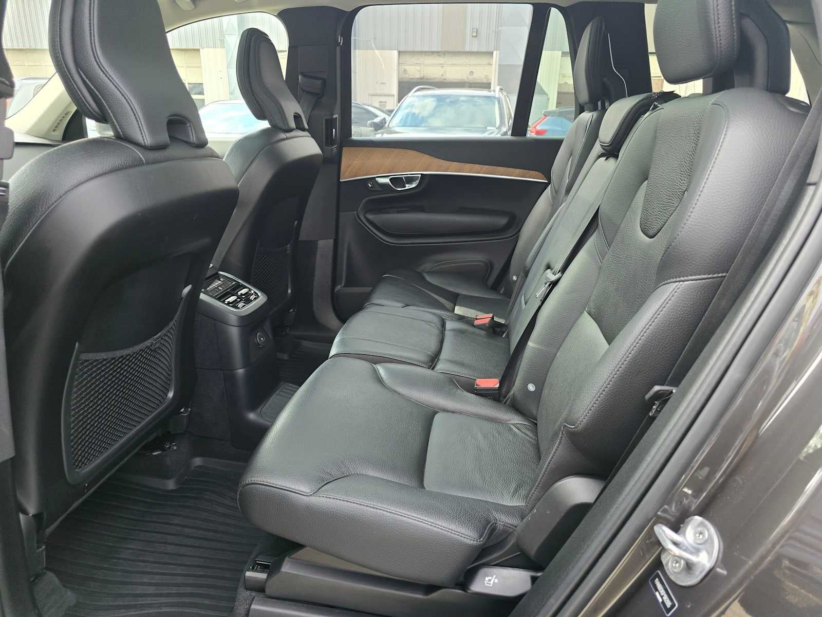 2023 Volvo XC90 Recharge Plug-In Hybrid Plus Bright Theme