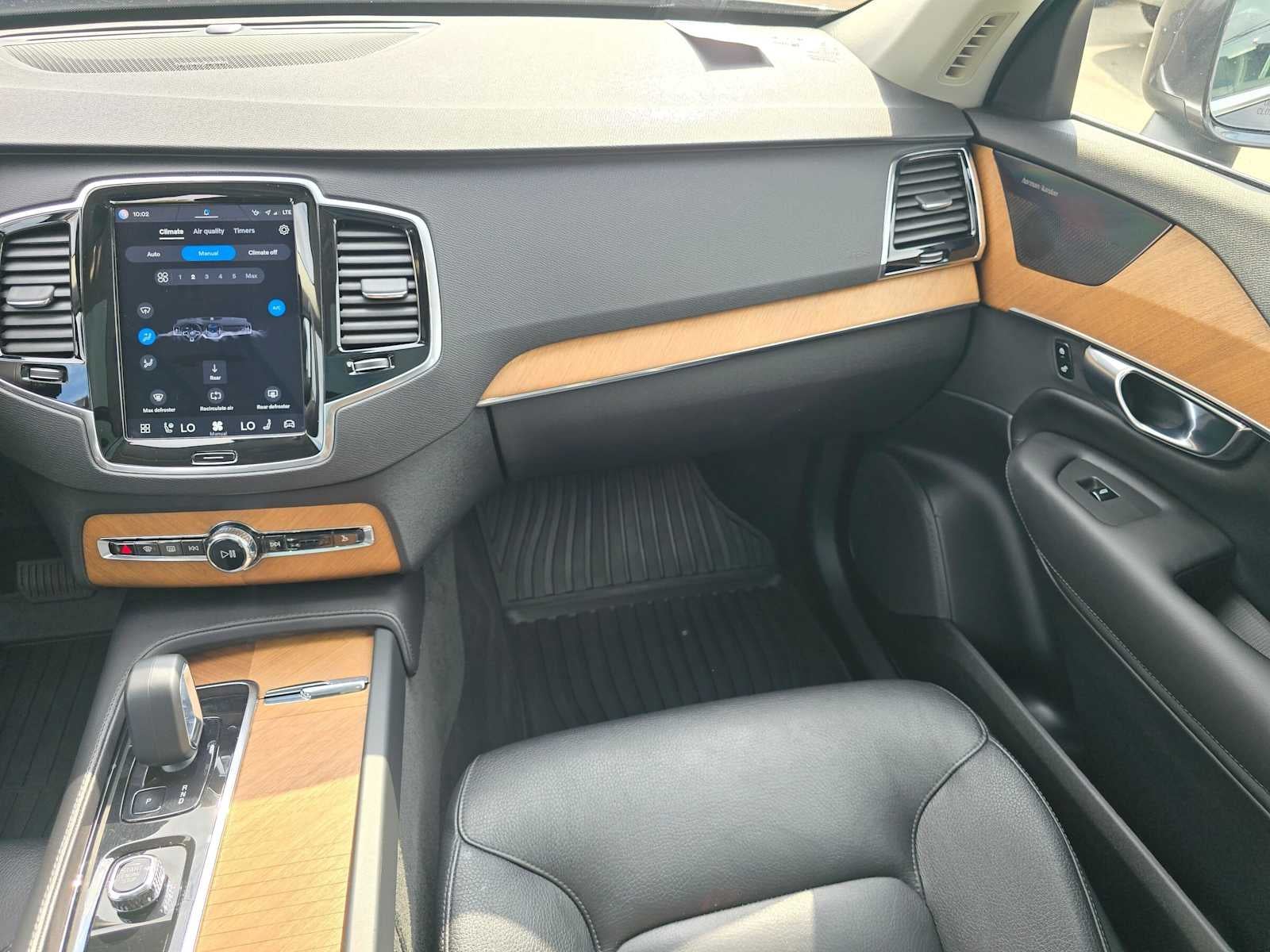 2023 Volvo XC90 Recharge Plug-In Hybrid Plus Bright Theme