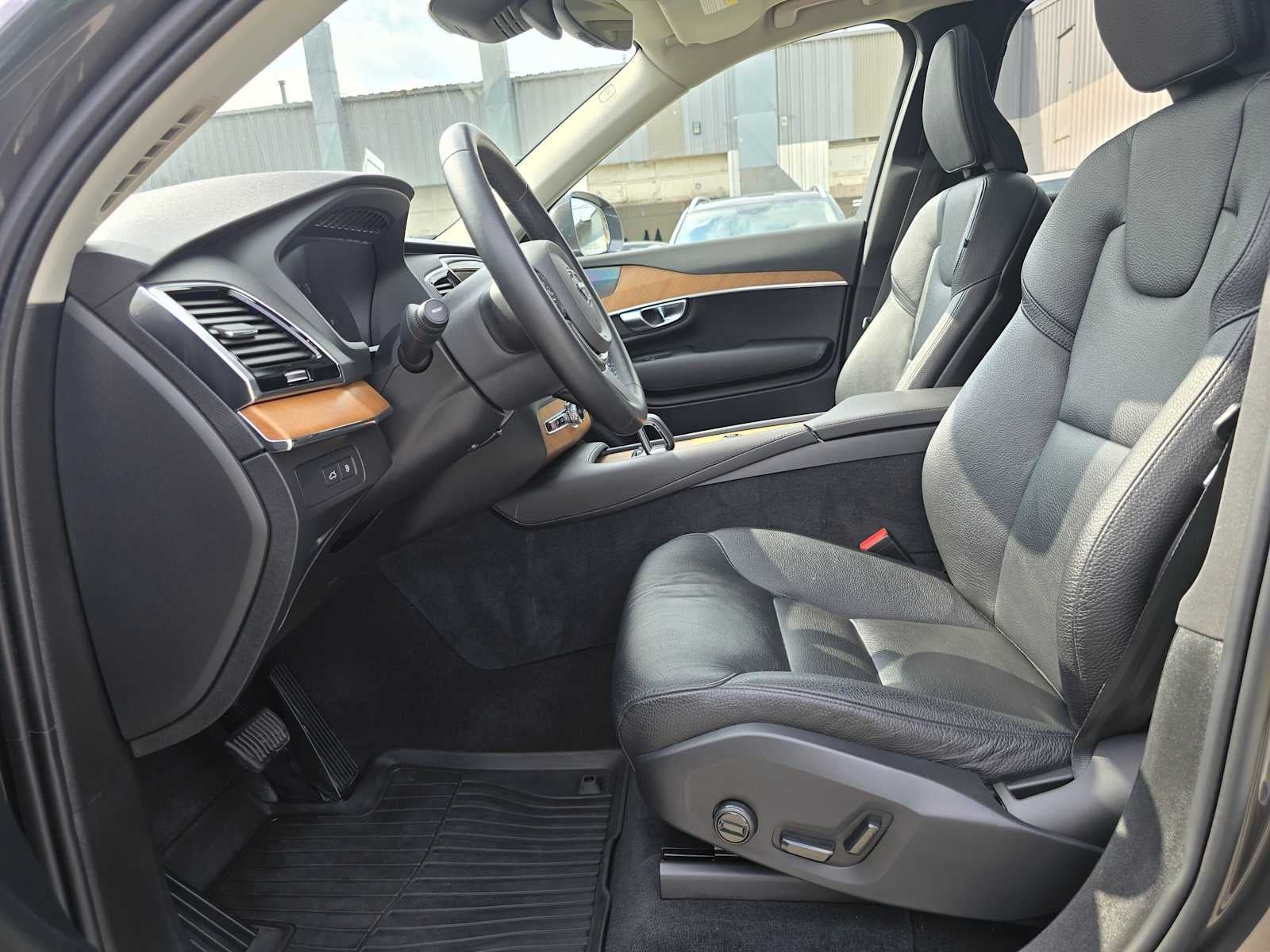 2023 Volvo XC90 Recharge Plug-In Hybrid Plus Bright Theme