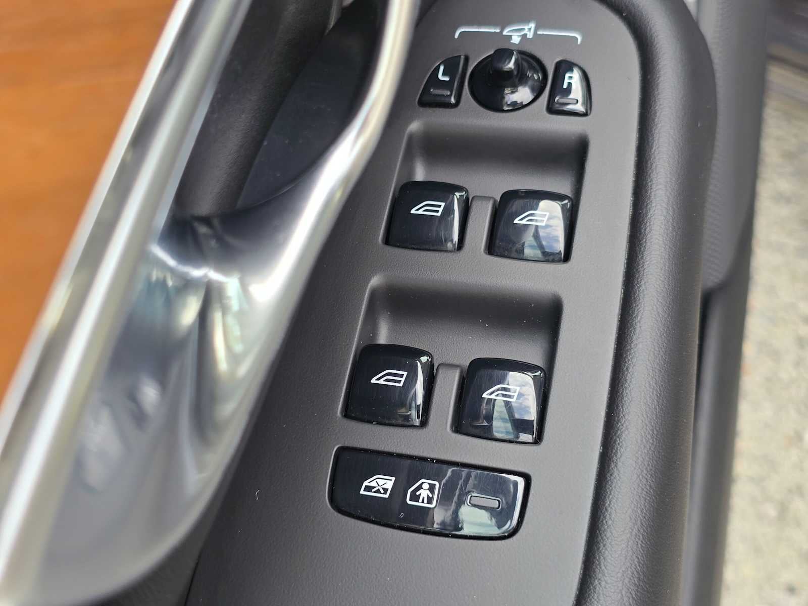 2023 Volvo XC90 Recharge Plug-In Hybrid Plus Bright Theme