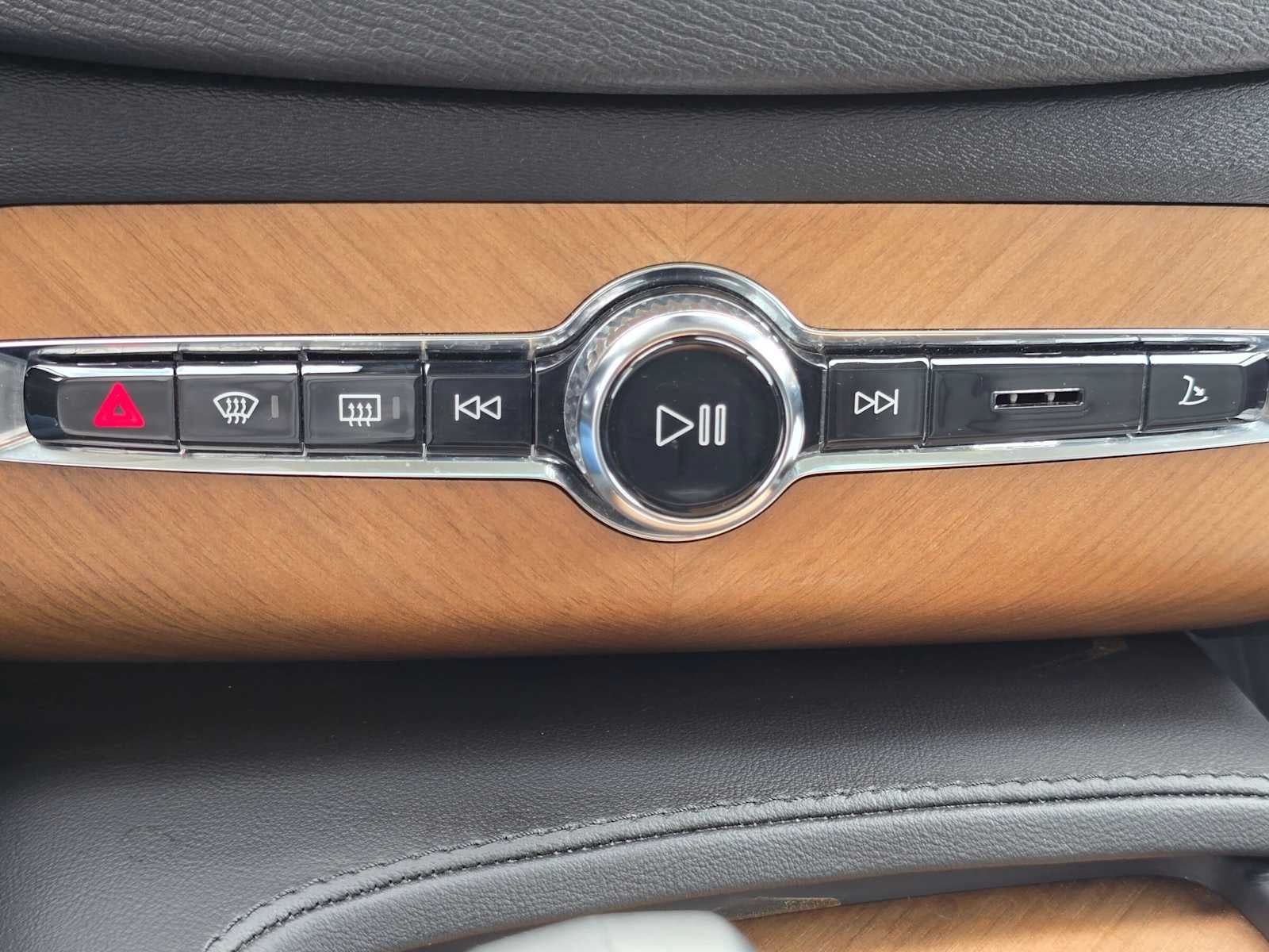 2023 Volvo XC90 Recharge Plug-In Hybrid Plus Bright Theme
