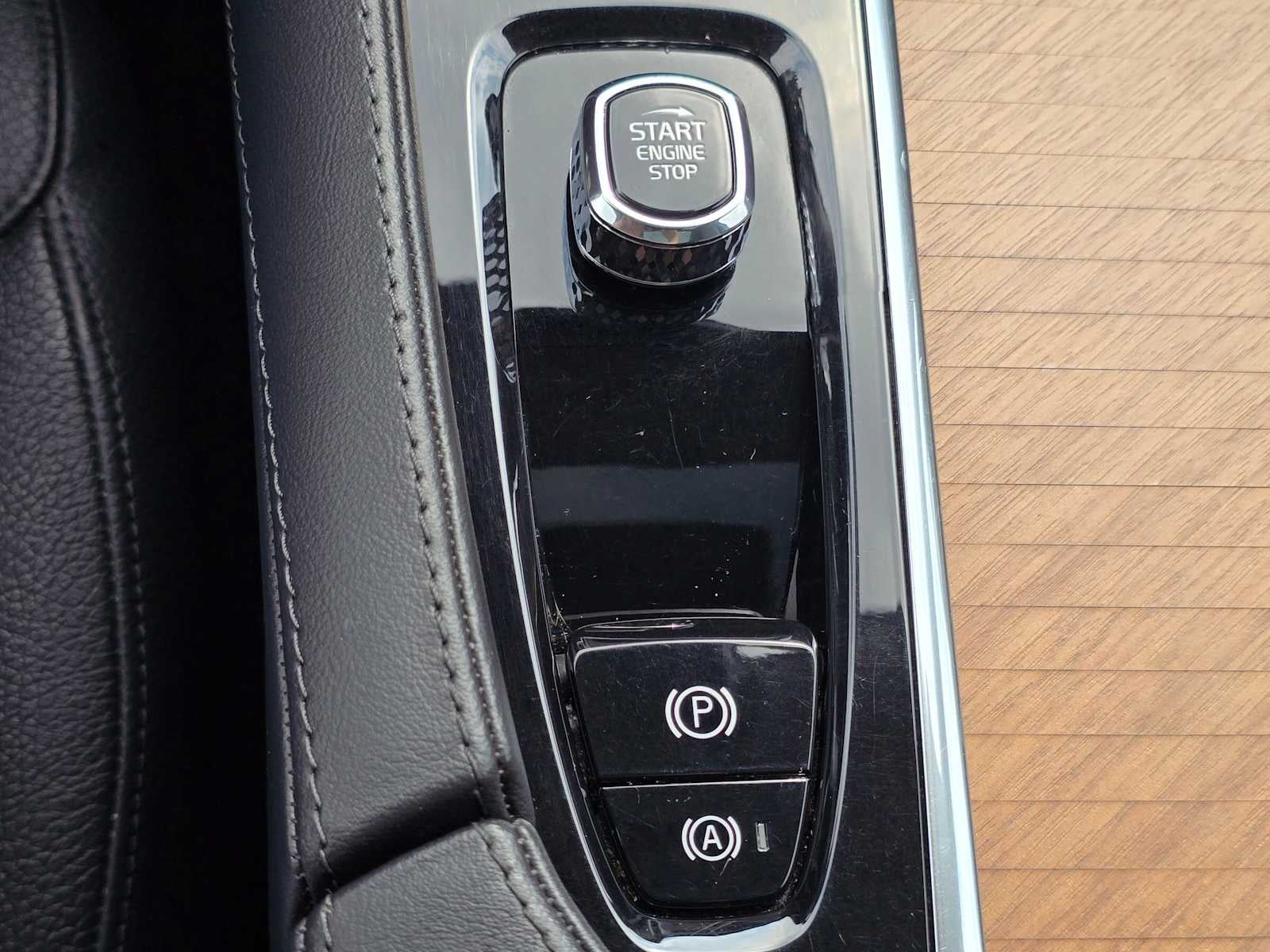 2023 Volvo XC90 Recharge Plug-In Hybrid Plus Bright Theme