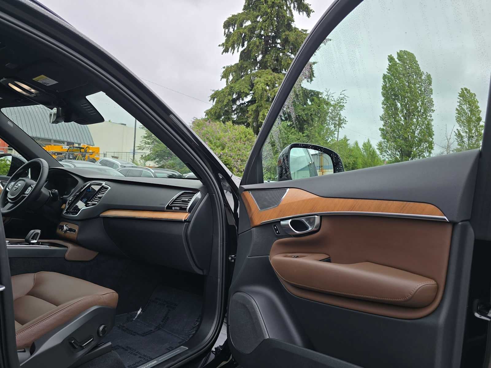 2023 Volvo XC90 Recharge Plug-In Hybrid Plus Dark Theme