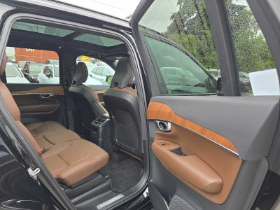 2023 Volvo XC90 Recharge Plug-In Hybrid Plus Dark Theme