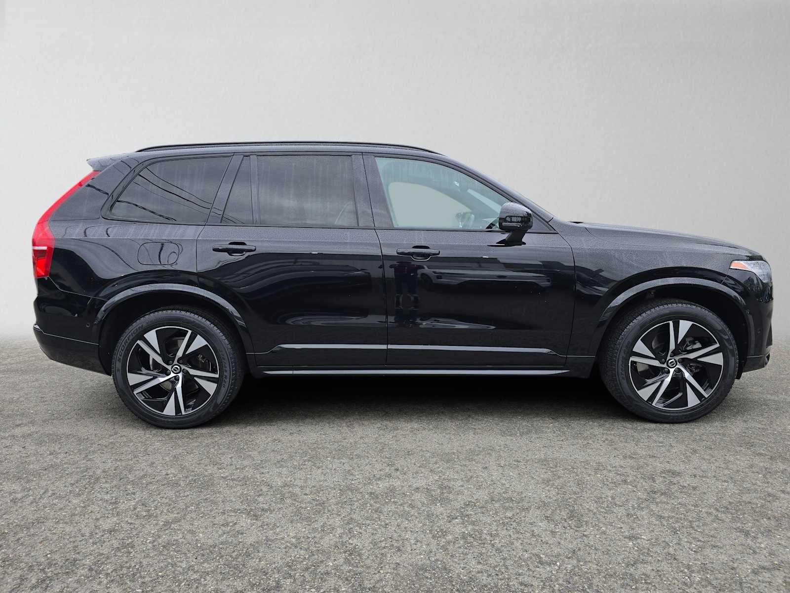 2023 Volvo XC90 Recharge Plug-In Hybrid Plus Dark Theme