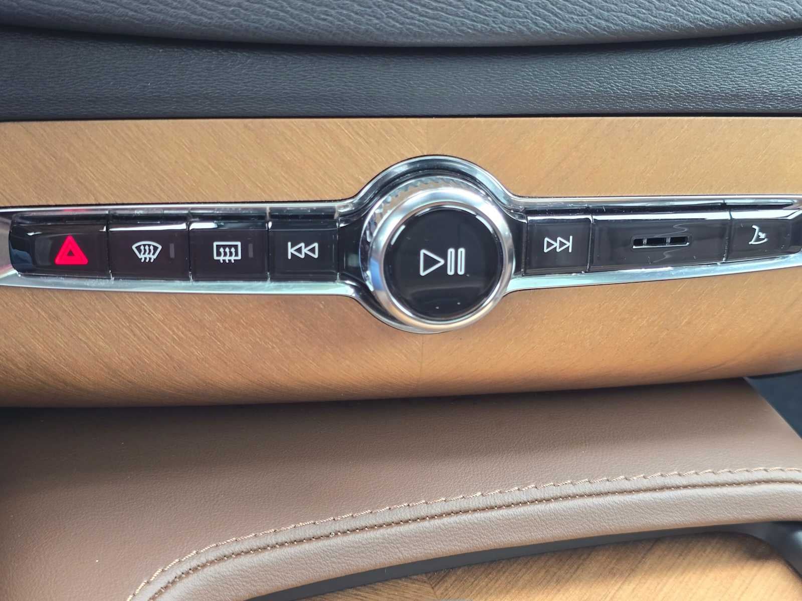 2023 Volvo XC90 Recharge Plug-In Hybrid Plus Dark Theme