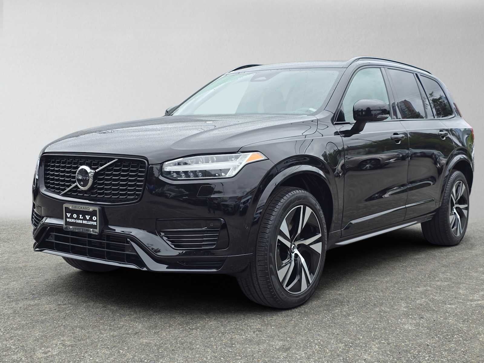2023 Volvo XC90 Recharge Plug-In Hybrid Plus Dark Theme
