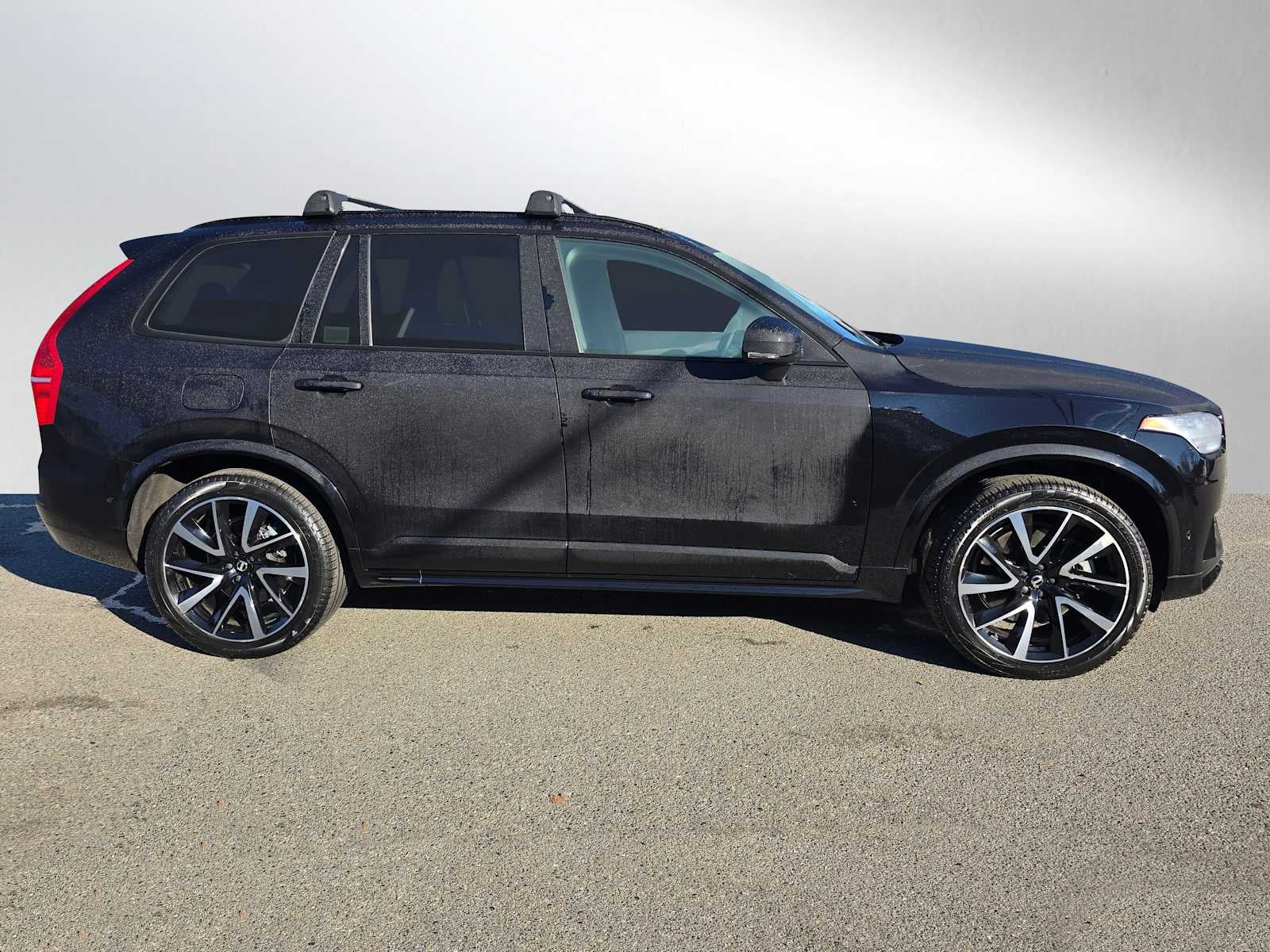 2023 Volvo XC90 Recharge Plug-In Hybrid Ultimate Dark Theme