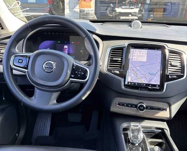 2023 Volvo XC90 Recharge Plug-In Hybrid Ultimate Dark Theme