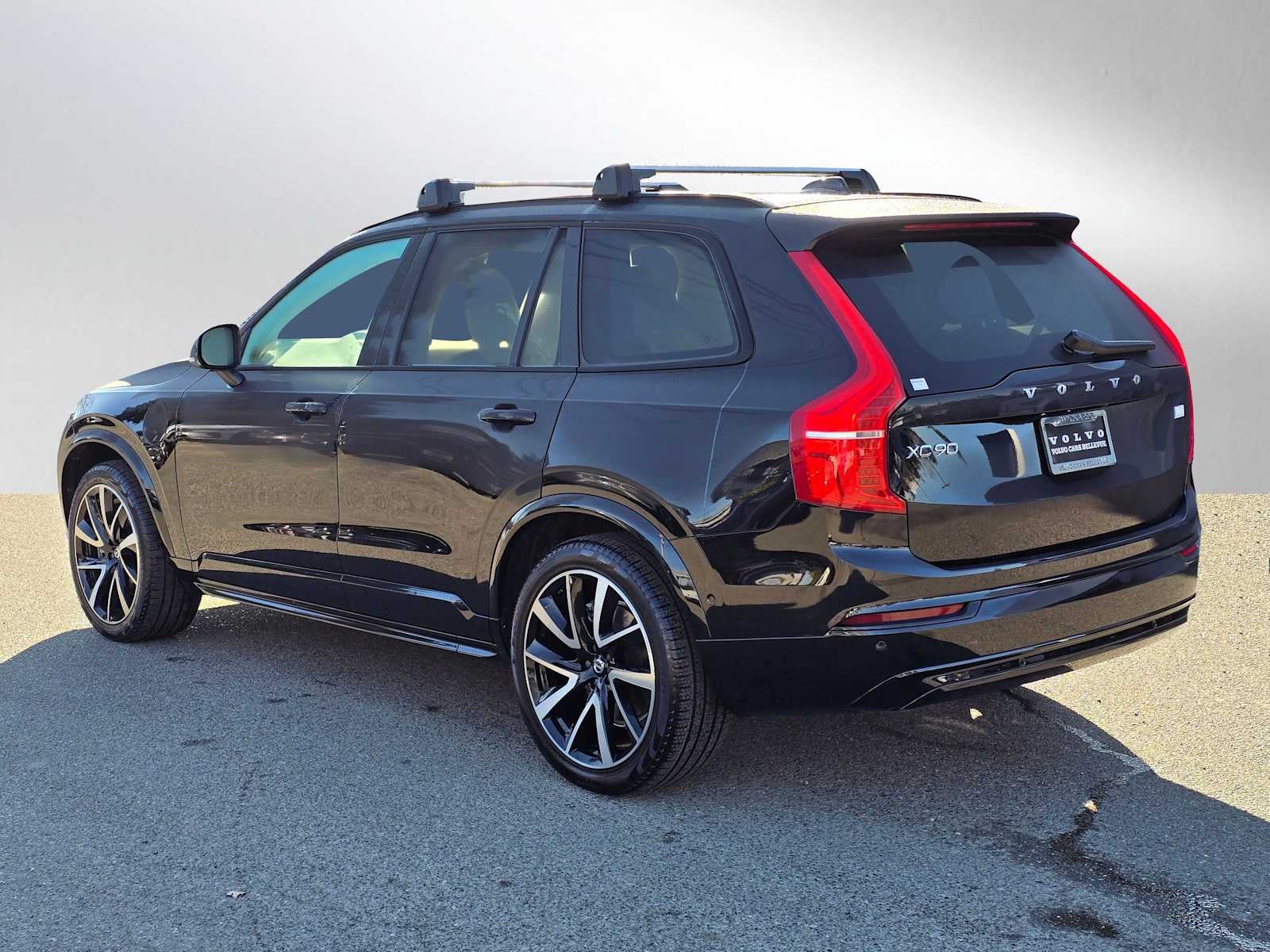 2023 Volvo XC90 Recharge Plug-In Hybrid Ultimate Dark Theme