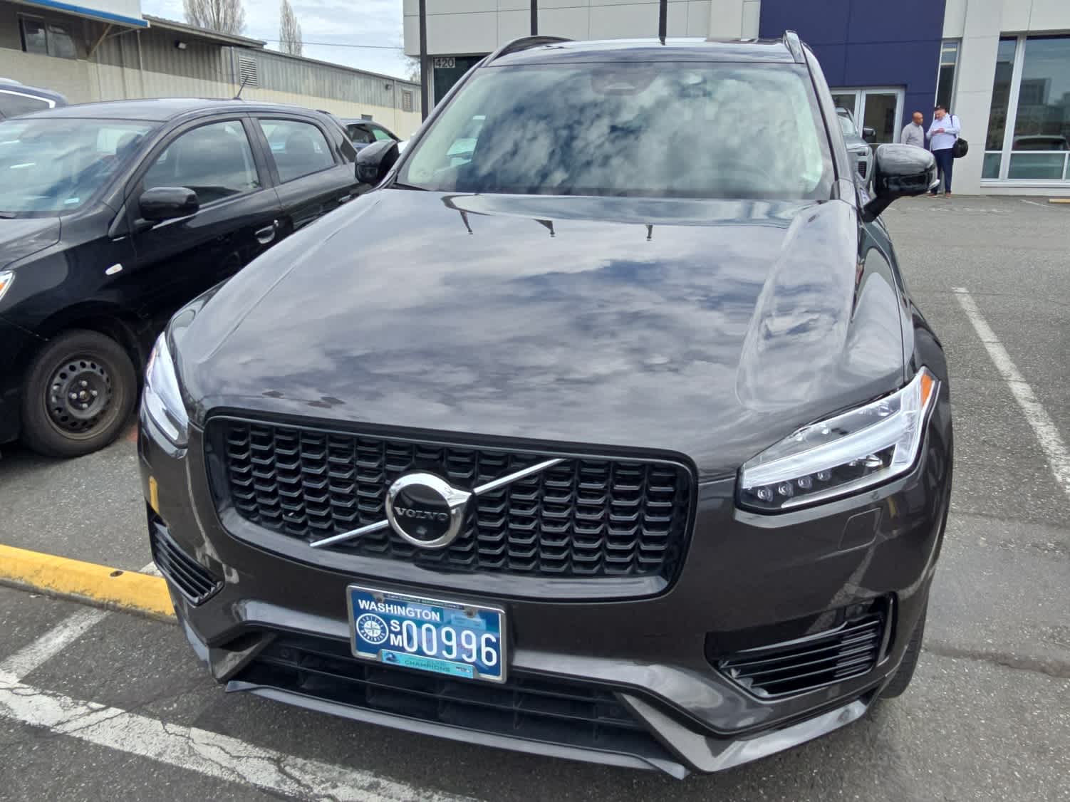 2023 Volvo XC90 Recharge Plug-In Hybrid Ultimate Dark Theme